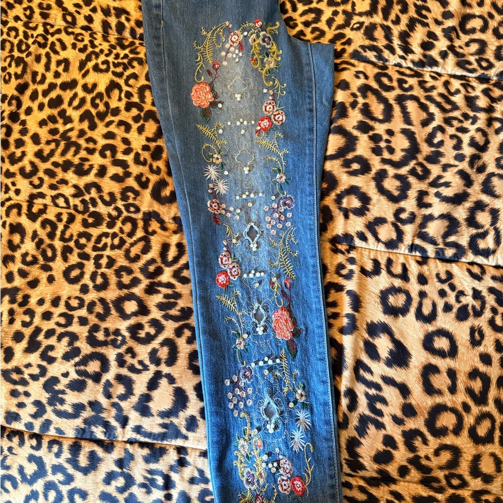 VENUS Floral Embroidered Blue Jeans
